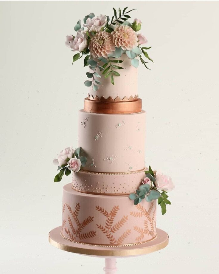 Pearl-studded five-layer wedding cake