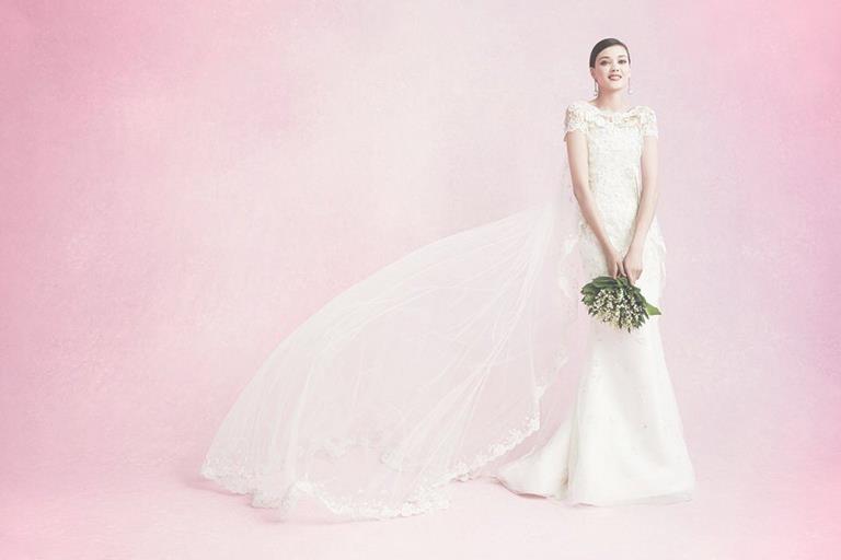 Wedding dress from Oscar de la Renta's first bridal collection in 2006