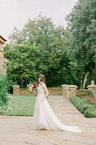 A film photography botanical gardens bridal portraits session in Fort Worth by Alba Rose Photography