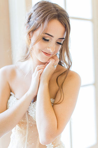 A dreamy, classic ivory bridal session at an all-white wedding venue in North Texas by Ella Burgos