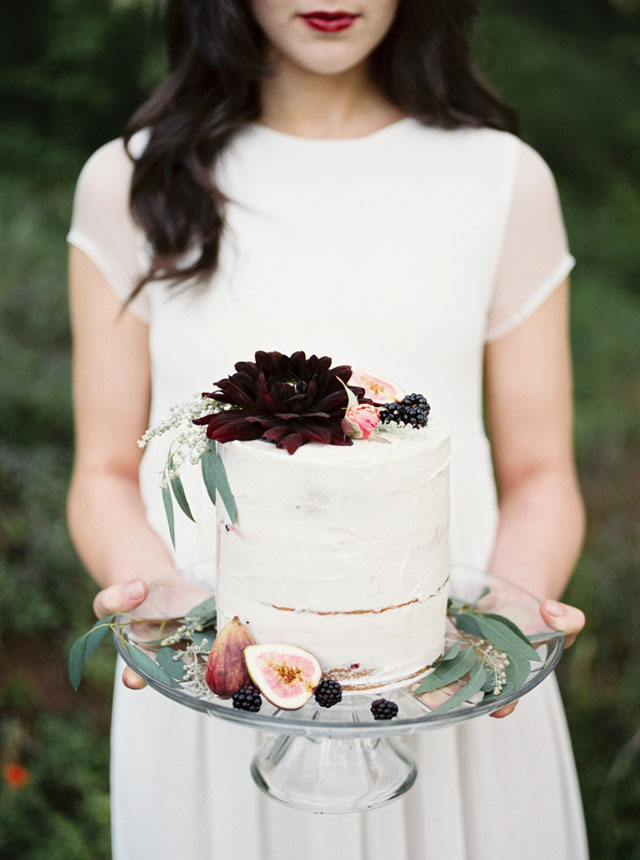 A romantic bridal inspiration shoot in Oregon with locally sourced flowers and ingredients for the cake by Juliet Ashley Photography