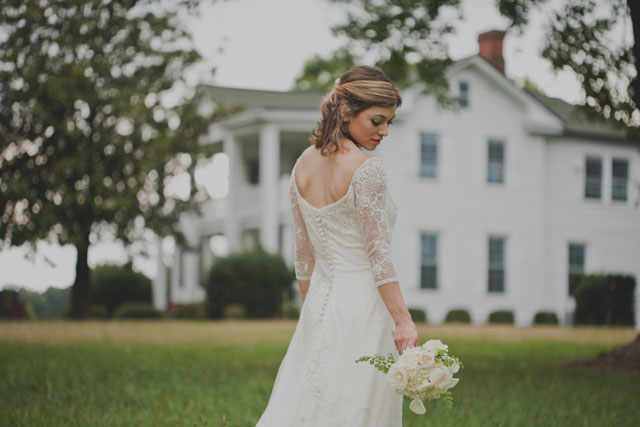 A summer bridal session on an overcast day at a historic plantation in the South | Kelly Rae Stewart Photography: kellyraestewart.com