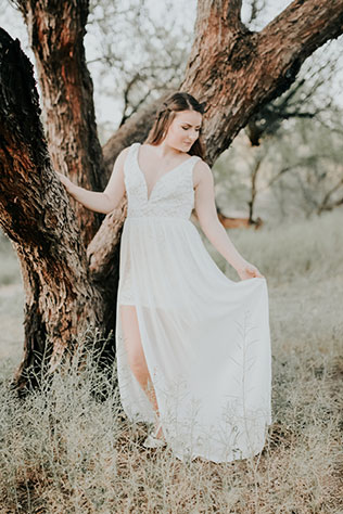 A free-spirited and romantic wild bluff bridal inspiration shoot in Mesa by Rustic Moon Photography