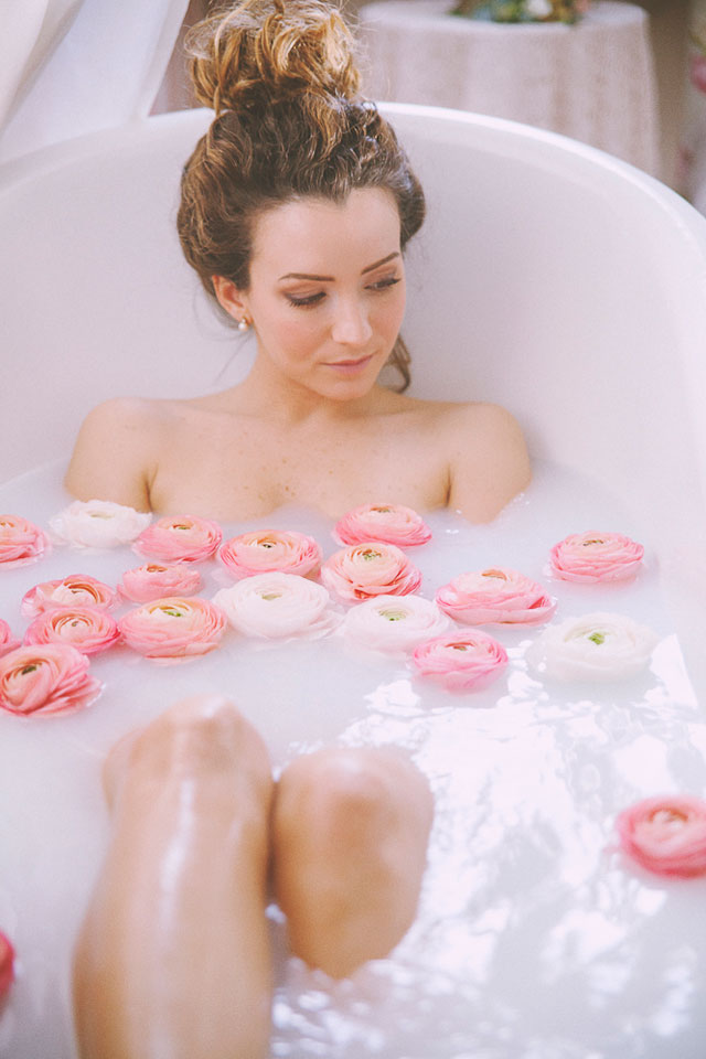 A feminine and romantic Italian bridal boudoir shoot with gorgeous lace and a milk bath by Tiziana Gallo Fotografa