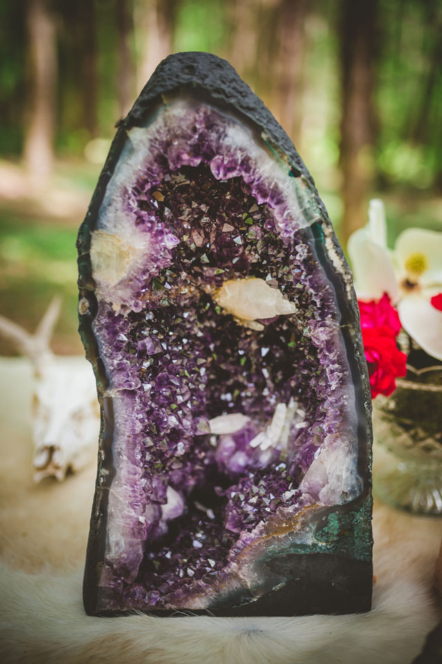 Creative Ideas for Spring Wedding Decor: Rocks, Crystals & Geodes