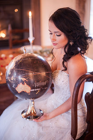 An elopement inspiration shoot with a wanderlust theme and Old World vintage travel details | Amber Kay Photography: http://www.amberkayphoto.com