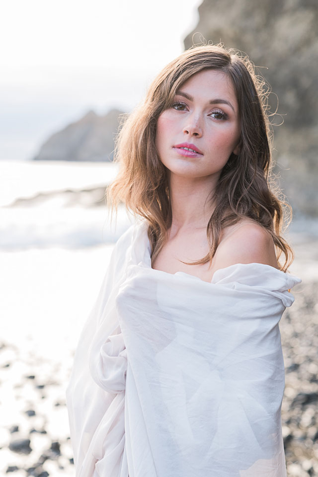 An organic and bohemian styled sand and sea mist Oregon coast inspiration shoot by Aperture Vision Photography