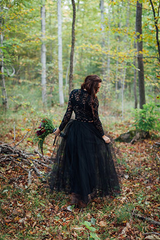A moody and dark forest wedding inspiration shoot in black, red and gold with seasonal elements | Artemis Photography: http://www.artemis-portraits.com
