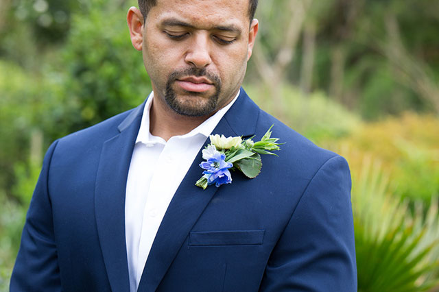 A timeless styled elopement inspiration at Deer Creek featuring a rich royal blue palette accented by gold and blush by Bloom Photography and Tan Weddings & Events