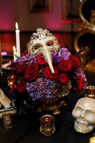 A darkly chic Halloween wedding inspiration shoot at the elegant Grand Bohemian hotel in Orlando // photos by Bumby Photography: http://bumbyphotography.com || see more on https://blog.nearlynewlywed.com
