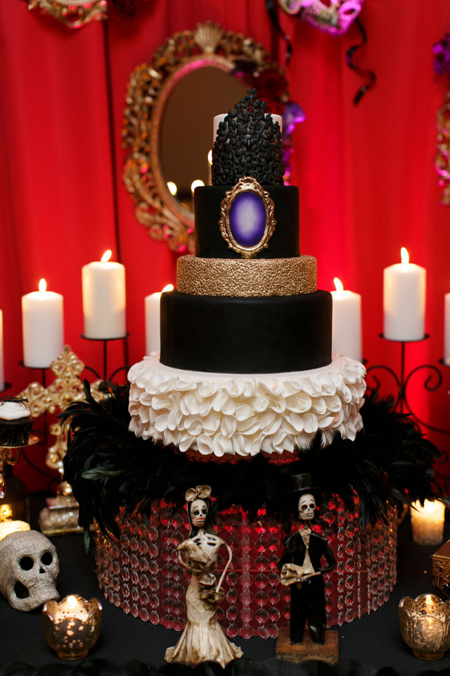 A darkly chic Halloween wedding inspiration shoot at the elegant Grand Bohemian hotel in Orlando // photos by Bumby Photography: http://bumbyphotography.com || see more on https://blog.nearlynewlywed.com