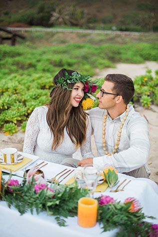 Hawaii My Paradise is a styled shoot inspired by the legend of naupaka, featuring vibrant tropical flowers and details, by Emi Fujii Photography