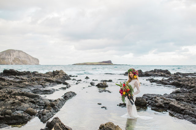 Hawaii My Paradise is a styled shoot inspired by the legend of naupaka, featuring vibrant tropical flowers and details, by Emi Fujii Photography