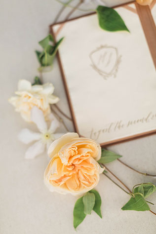 A romantic Southern gold and peach Savannah elopement styled shoot by Jessica Roberts Photography