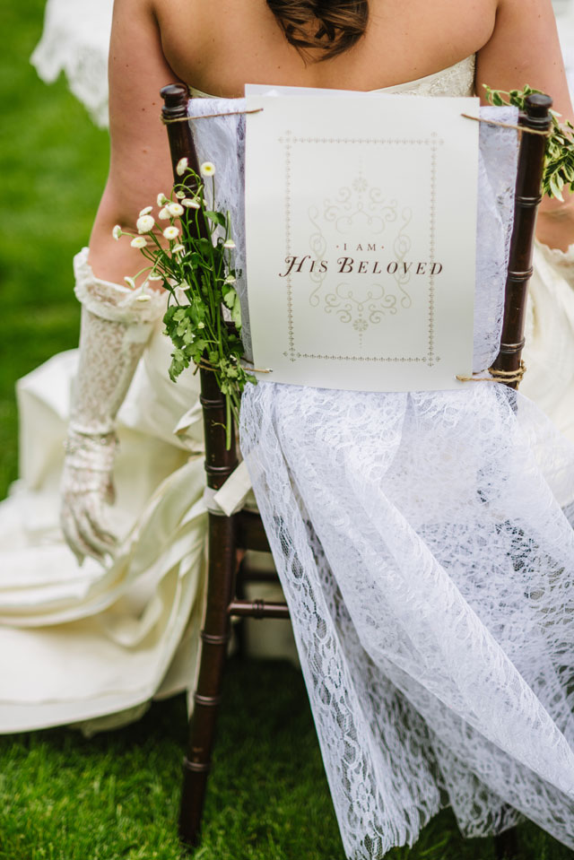 A romantic outdoor lunch at Reid Castle styled in the fashion of a Downton Abbey wedding // photos by Kerri Lynne Photography: http://www.kerrilynneweddings.com || see more on https://blog.nearlynewlywed.com