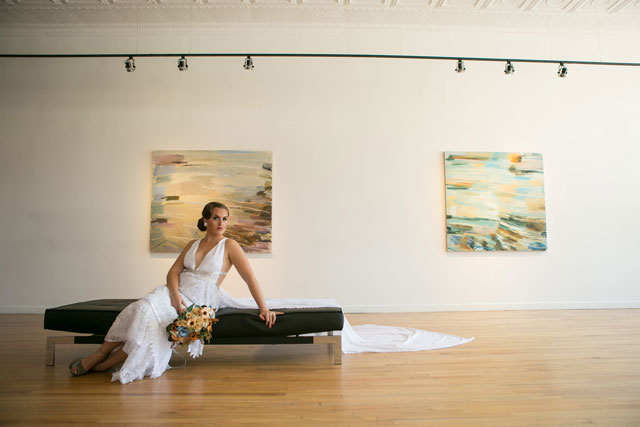 A hipster chic styled shoot in a modern art gallery in Denver // photo by Kristina Lynn Photography & Design: http://www.kristinalynnphoto.com || see more on https://blog.nearlynewlywed.com