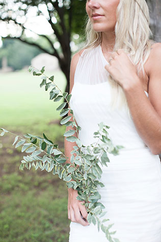 A boho inspired bridal session at Capital Park in Tuscaloosa // photo by Leah Savage Photography: http://www.leahsavagephotography.com || see more on https://blog.nearlynewlywed.com
