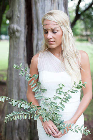 A boho inspired bridal session at Capital Park in Tuscaloosa // photo by Leah Savage Photography: http://www.leahsavagephotography.com || see more on https://blog.nearlynewlywed.com