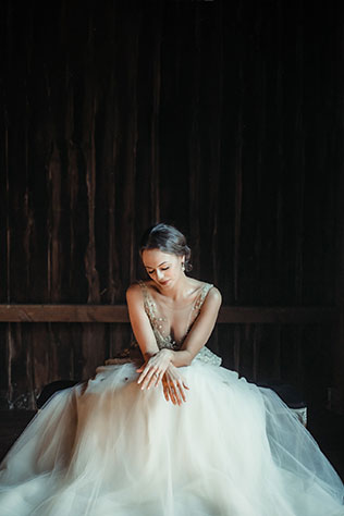 A moody, luxe wedding styled shoot at an artist's atelier in a historic Wisconsin barn by Lisa Kathan Photography and The Gilded Aisle