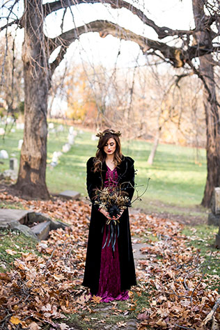 A late fall gothic Renaissance styled shoot featuring glam velvet, dried flowers and autumn harvest fruits by Mandy Fierens and Quelcy Kogel