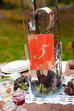 Fall wedding inspiration with Little Red Riding Hood and her wolf // photos by Nicole Chan Photography: http://www.nicolechanphotography.com || see more at: https://blog.nearlynewlywed.com/wedding-inspiration/little-red-riding-hood-fall-wedding-inspiration/