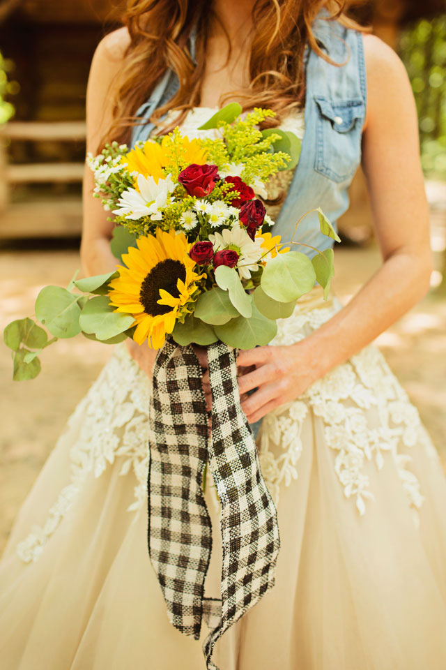 A rustic and woodsy cabin wedding inspiration shoot by Poppy La'Rue Photography and Tailored Events