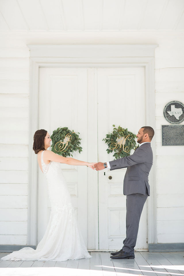A charming New Orleans wedding inspiration shoot with a tribute to jazz and the fleur de lis by Rachael Hall Photography
