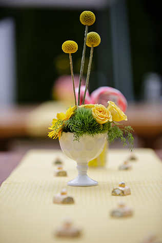 A whimsical bee-themed styled shoot with bright garden wedding inspiration // photos by Rick+Anna Photography: http://www.rickplusanna.com || see more on https://blog.nearlynewlywed.com