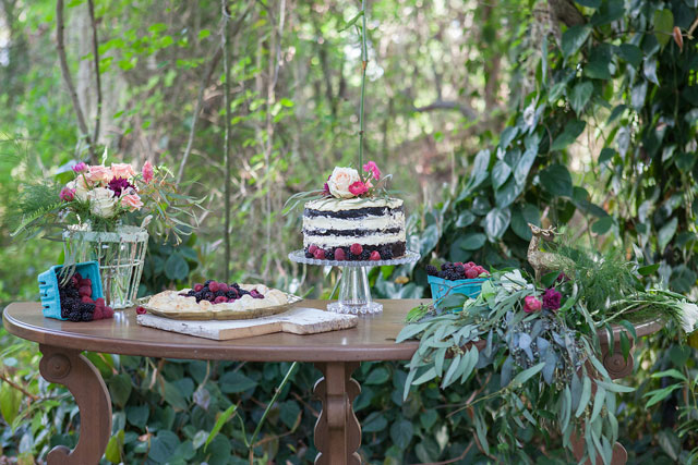 An Indian summer-inspired styled shoot with luscious berry hues to mark the transition from summer to fall | Sarah Elizabeth Photography: http://sarahelizabethcarson.blogspot.com | Loba Design Co.: http://www.lobadesignco.com