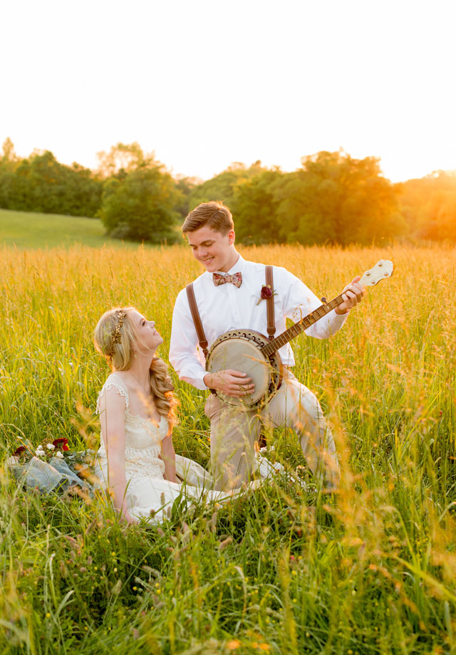 A sweet Southern boho romance wedding styled shoot with a moss chair, a banjo and a gorgeous outdoor tablescape by Twila's Photography