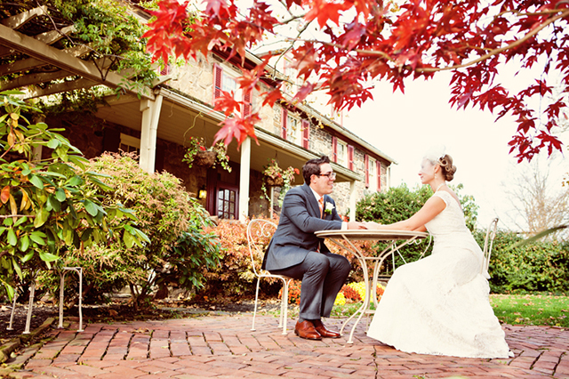 A laid-back Sunday morning fall wedding in Pennsylvania // photos by a guy + a girl photography: http://aguyandagirlphotography.com || see more on https://blog.nearlynewlywed.com