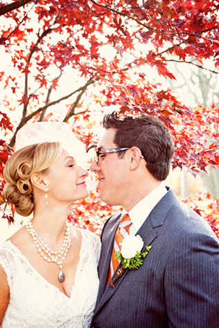 A laid-back Sunday morning fall wedding in Pennsylvania // photos by a guy + a girl photography: http://aguyandagirlphotography.com || see more on https://blog.nearlynewlywed.com