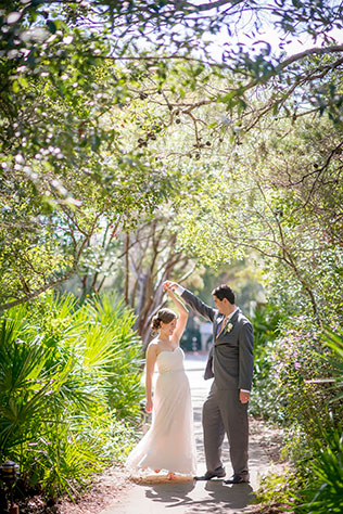 A charming beachside bed and breakfast wedding in Florida | Aislinn Kate Photography