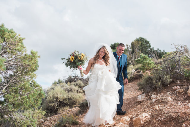 A simple and intimate Grand Canyon wedding by Alisha Hunsaker Photography