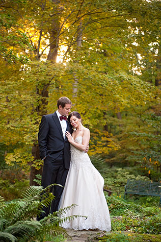A private estate wedding in New York with elegant yet rustic autumn details by Amber Kay Photography