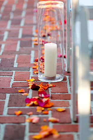 A vibrant autumn French Quarter wedding with New Orleans flair // photos by Arte De Vie: http://www.artedevie.com || see more on https://blog.nearlynewlywed.com