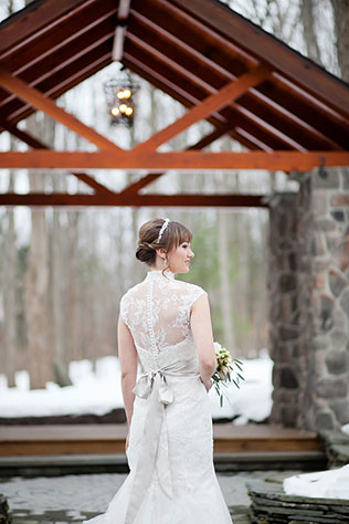 A snowy cranberry-hued holiday mountain wedding at the Stroudsmoor Country Inn // photo by Ashley Bartoletti Photography: http://www.ashleybartoletti.com || see more on https://blog.nearlynewlywed.com