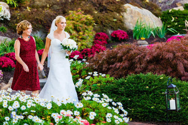 A fall wedding at French Creek Golf Club bursting with vibrant color | Bartlett Pair Photography: http://bartlettpairphotography.com