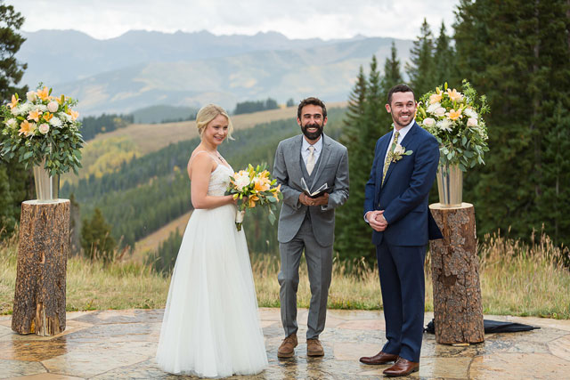 An intimate and rainy mountain lodge wedding at Beaver Creek by Bergreen Photography