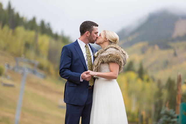An intimate and rainy mountain lodge wedding at Beaver Creek by Bergreen Photography