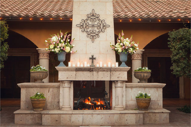 A glamorous autumn wedding at Villa Siena, a Tuscan villa venue in Arizona // photos by Brie Marie Photographers: http://briemarie.co || see more on https://blog.nearlynewlywed.com