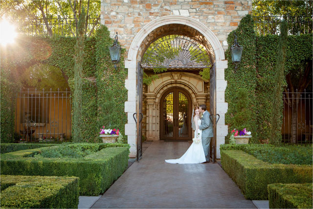 A glamorous autumn wedding at Villa Siena, a Tuscan villa venue in Arizona // photos by Brie Marie Photographers: http://briemarie.co || see more on https://blog.nearlynewlywed.com