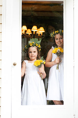 A bohemian, barefooted and sunflower-embellished wedding | Brigham & Co: brighamandco.com