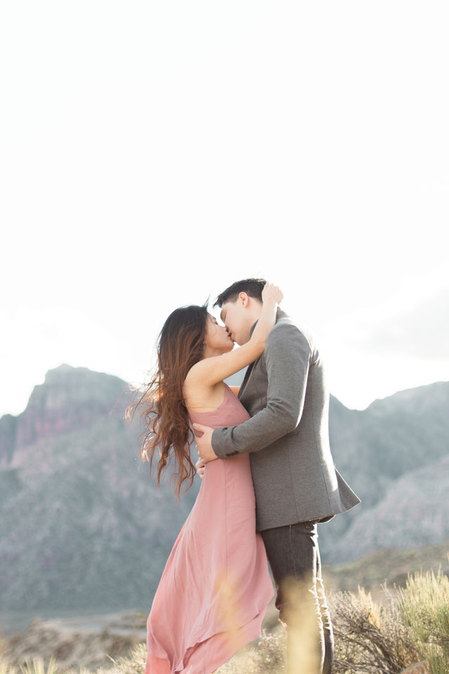 A romantic desert anniversary session at Red Rock Canyon by Carography Studios