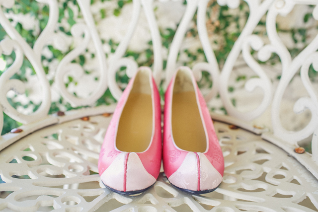 A perfect pink multicultural wedding with South Korean and American elements in Austin, Texas // photos by Daniel C. Photography: http://www.danielcphotography.com || see more at: https://blog.nearlynewlywed.com/real-couples/weddings/perfect-pink-multicultural-wedding/