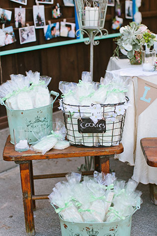 An intimate DIY backyard wedding celebration in California with handmade signage, a bar and beautiful flowers // photo by dear darling photography: http://www.deardarlingphotography.com || see more on https://blog.nearlynewlywed.com