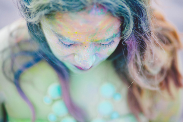 A carefree and fun paint war anniversary shoot at Baker Beach in San Francisco // photos by D.Lillian Photography: http://www.dlillianphotography.com || see more at: https://blog.nearlynewlywed.com/real-couples/love-shoots/paint-war-anniversary-shoot/