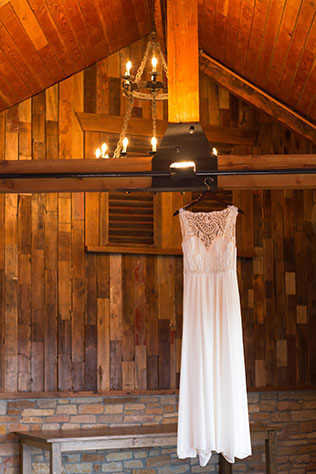A rustic barn wedding with a rich marsala palette | Elena Bazini Photography: http://www.elenabaziniphotography.com