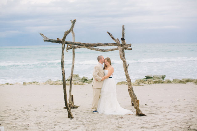 A spring beach wedding with navy blue nautical details in Jupiter, Florida | Erica J Photography: ericajphotography.com