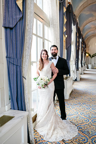 An intimate winter elopement at The Hermitage Hotel in Nashville by Erin Lee Allender Photography